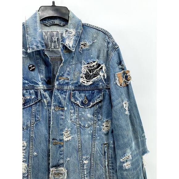 LEVI'S Men's Medium Wash Distressed Patchwork Streetwear Button-Up Jacket SZ M/L - Picture 3 of 12